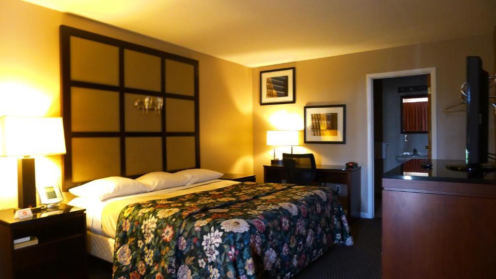 Relax Inn Watertown 沃特敦 外观 照片