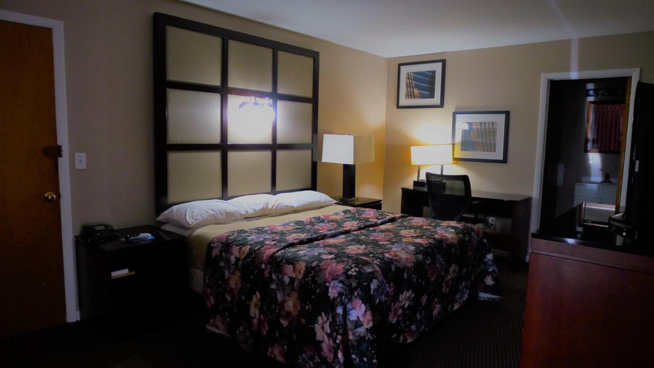 Relax Inn Watertown 沃特敦 外观 照片